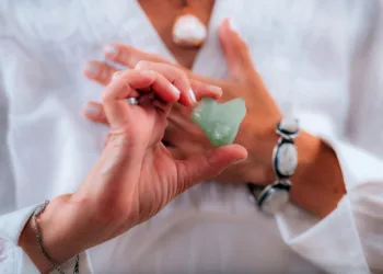 Meditație cu cristale pentru armonie și liniște sufletească